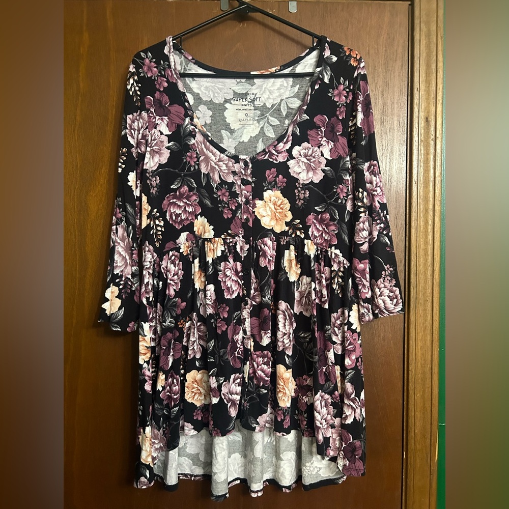 Super soft hi lo floral blouse size 0X